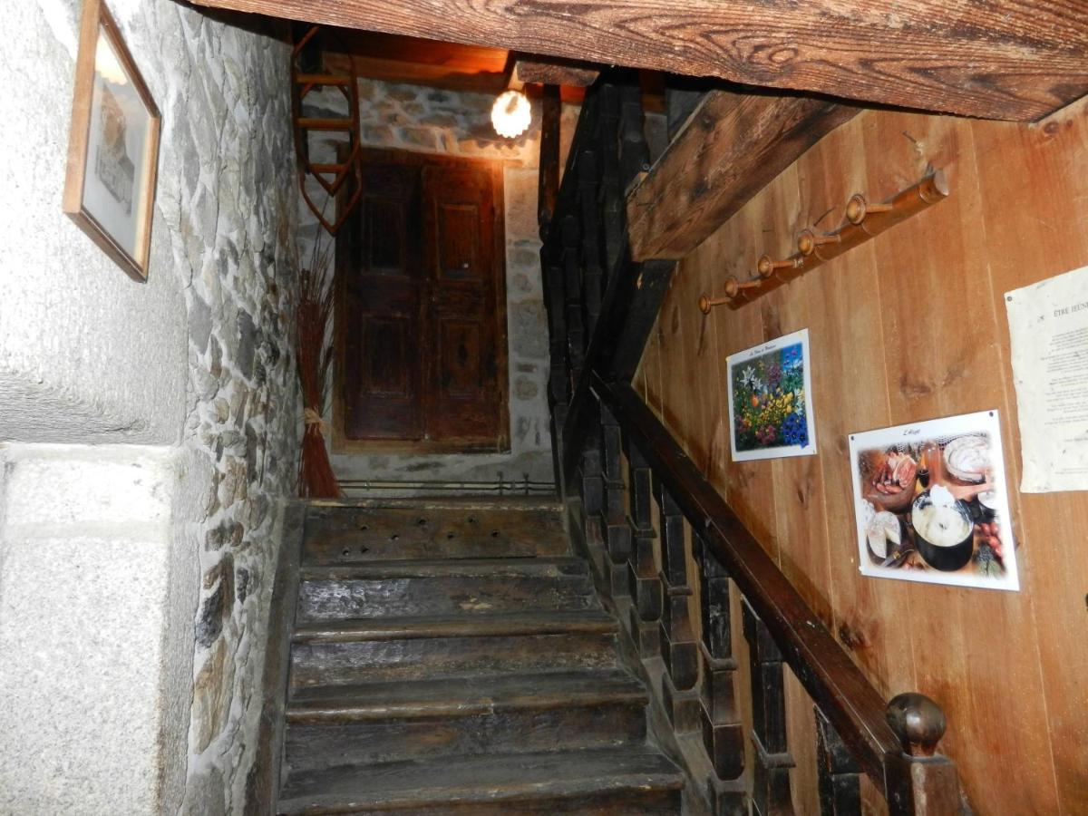 Auberge Paysanne Loubaresse  ภายนอก รูปภาพ
